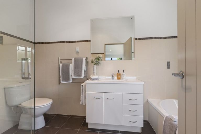 Photo of property in 3a Holland Road, Hillcrest, Auckland, 0627