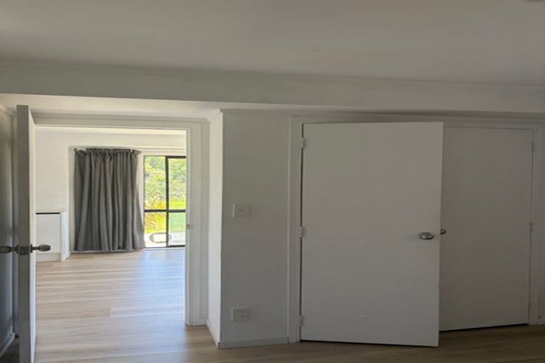 Photo of property in 1/13a Kitewao Street, Northcote, Auckland, 0627