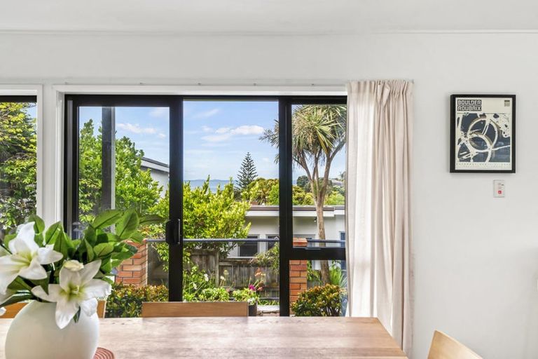 Photo of property in 1/33 Masterton Road, Rothesay Bay, Auckland, 0630