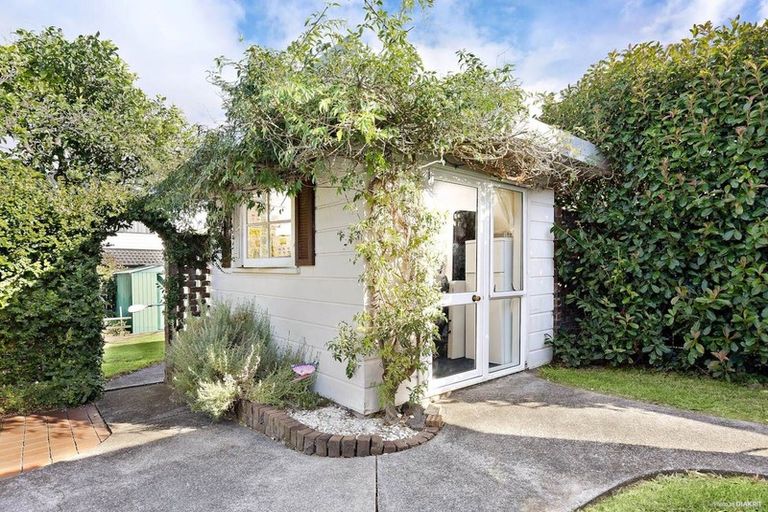 Photo of property in 73 Hutchinsons Road, Bucklands Beach, Auckland, 2014