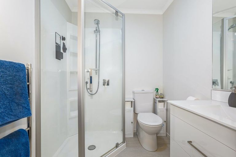 Photo of property in 7/9 Surrey Street, Tawa, Wellington, 5028