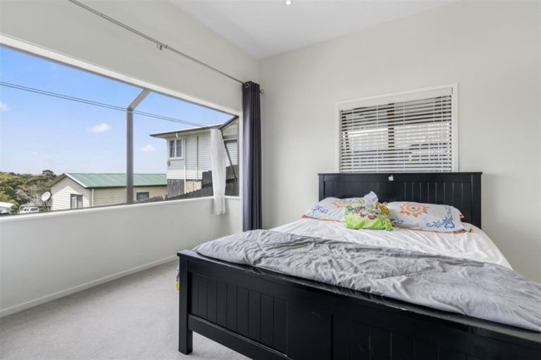 Photo of property in 28 Elizabeth Drive, West Harbour, Auckland, 0618