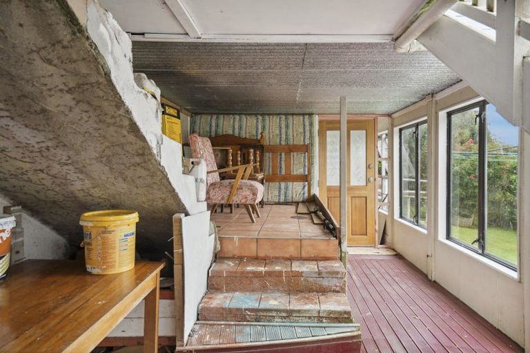 Photo of property in 12 Lane Crescent, Tawa, Wellington, 5028