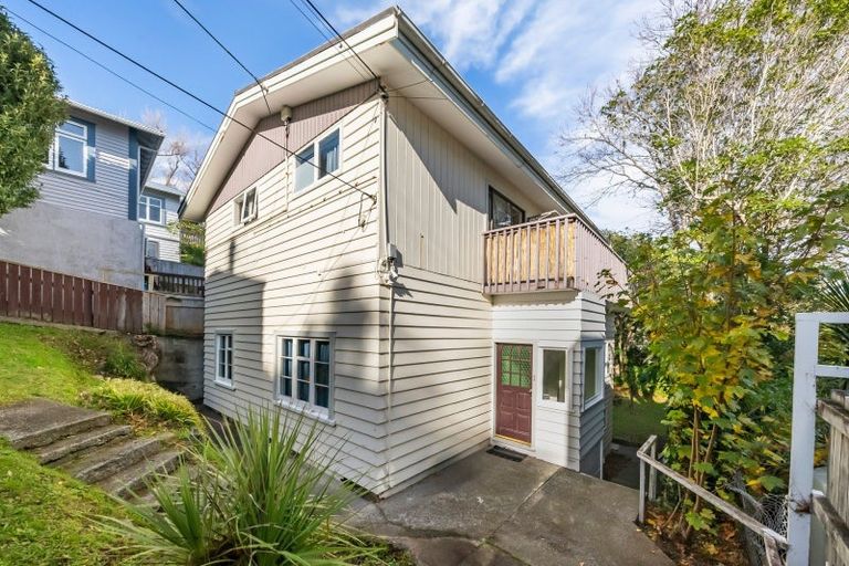 Photo of property in 62 Tio Tio Road, Miramar, Wellington, 6022