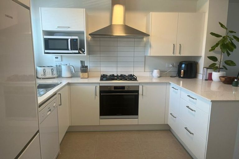 Photo of property in 86 Manarini Road, Westgate, Auckland, 0614