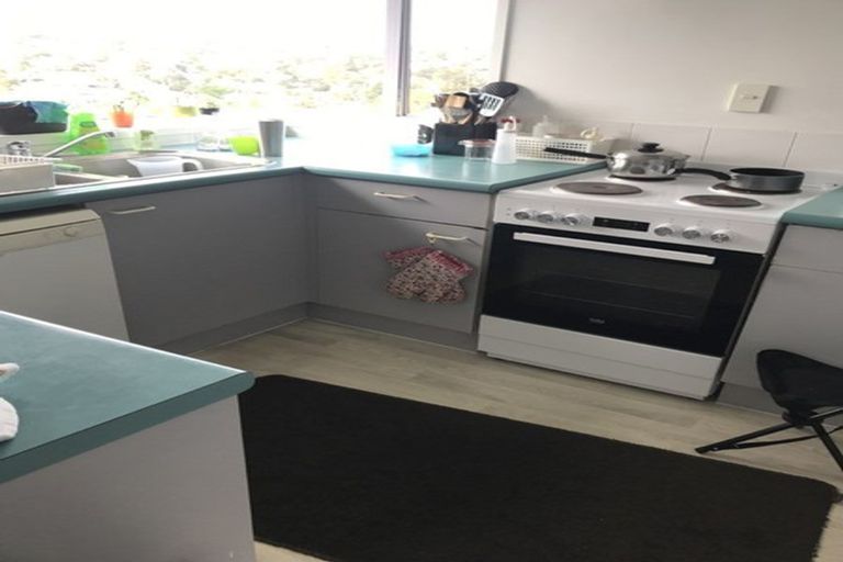 Photo of property in 1/8 Witheford Drive, Bayview, Auckland, 0629