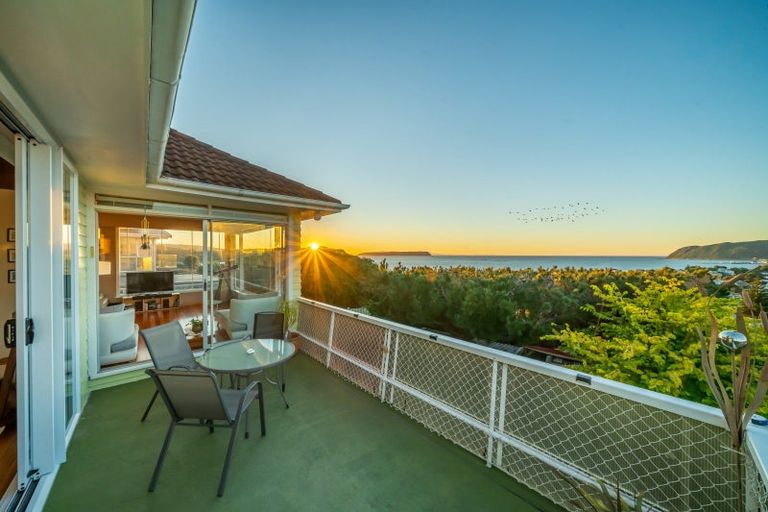 Photo of property in 28 Taupo Crescent, Plimmerton, Porirua, 5026