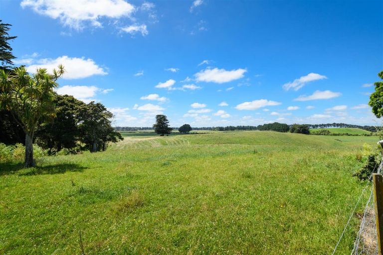 Photo of property in 56 Wightman Road, Sanson, Palmerston North, 4479