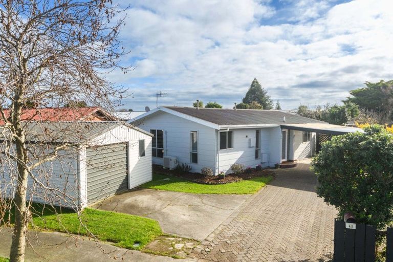 Photo of property in 41 Acacia Street, Kelvin Grove, Palmerston North, 4414