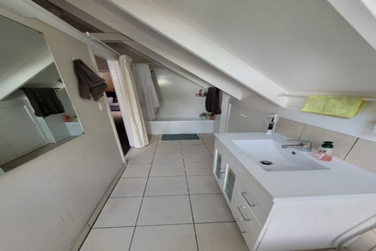 Photo of property in 1/23 Royal Road, Massey, Auckland, 0614