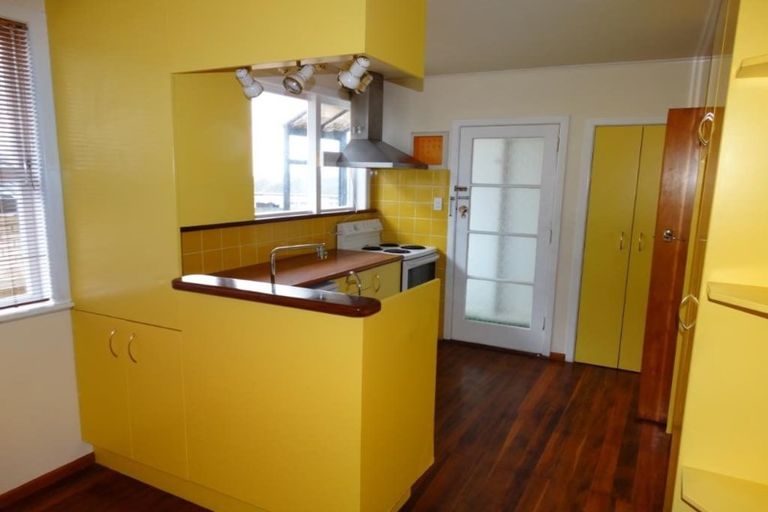 Photo of property in 22 Cron Avenue, Te Atatu South, Auckland, 0610