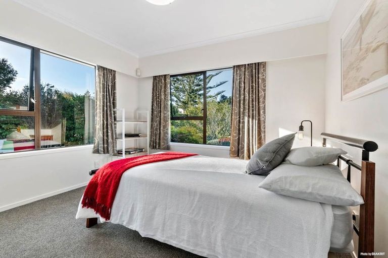 Photo of property in 11 Wilbur Place, Pakuranga Heights, Auckland, 2010