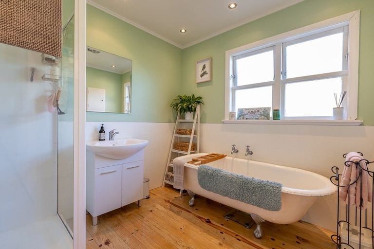 Photo of property in 10 Allen Terrace, Tawa, Wellington, 5028