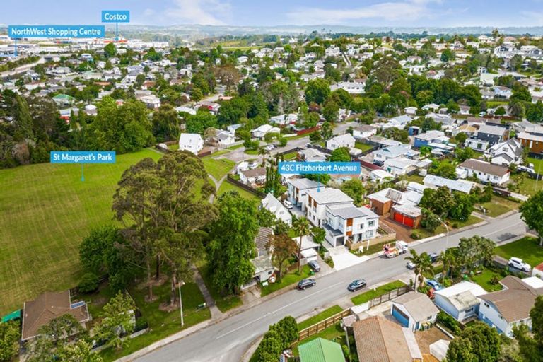 Photo of property in 43c Fitzherbert Avenue, West Harbour, Auckland, 0618