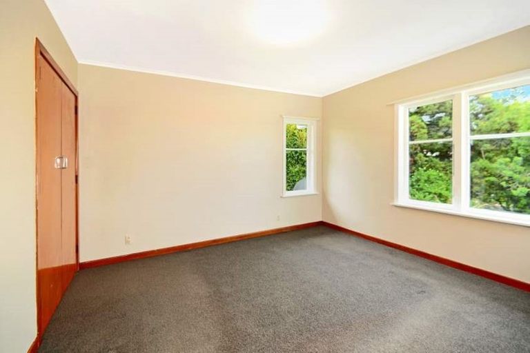 Photo of property in 2/10 Roband Avenue, Glenfield, Auckland, 0629