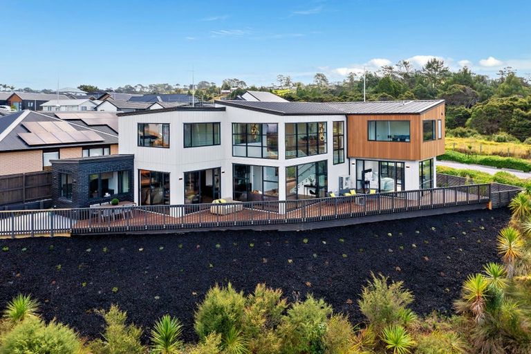 Photo of property in 101 Glenvar Ridge Road, Long Bay, Auckland, 0630