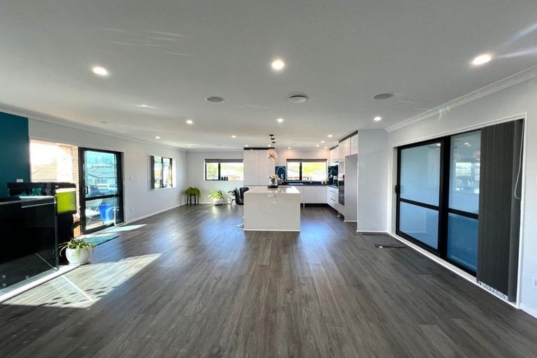 Photo of property in 15 Carn Place, Weymouth, Auckland, 2103