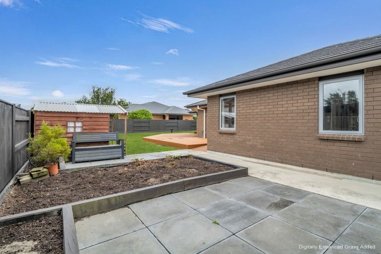 Photo of property in 3 Crabapple Close, Milson, Palmerston North, 4414
