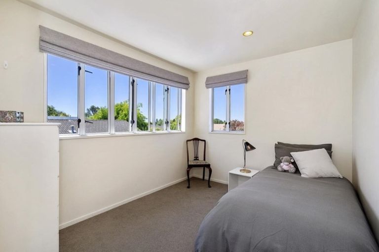 Photo of property in 10 Godfrey Place, Ilam, Christchurch, 8041