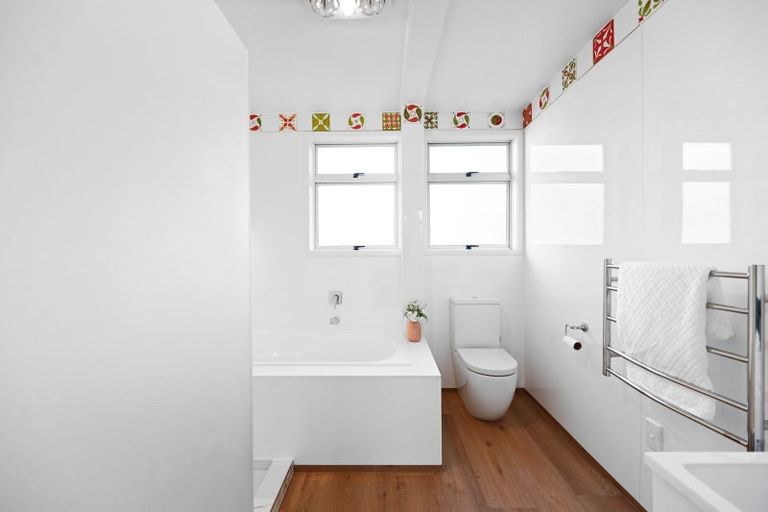 Photo of property in 19 Morrow Avenue, St Andrews, Hamilton, 3200