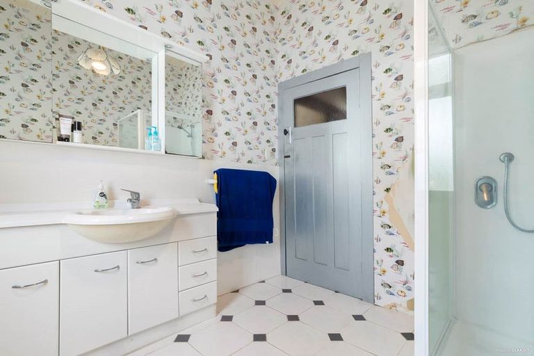 Photo of property in 7 Esmonde Road, Takapuna, Auckland, 0622