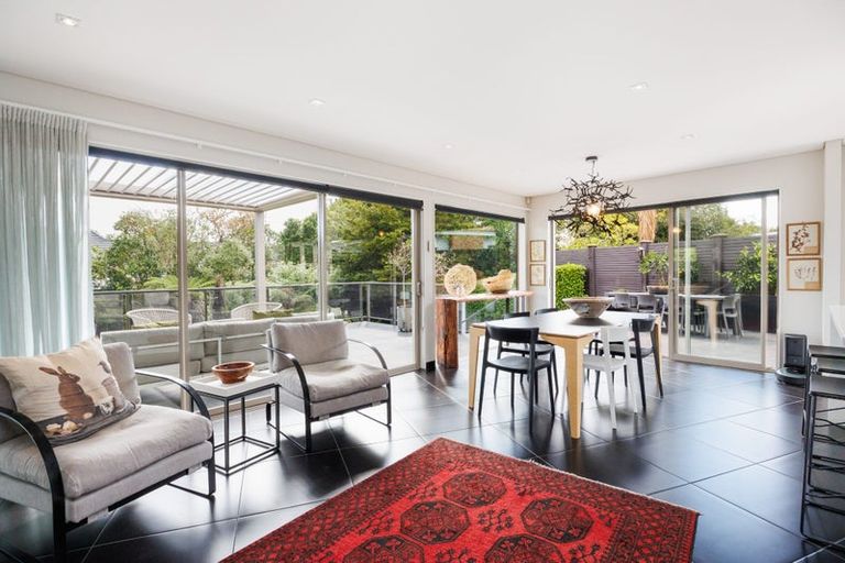 Photo of property in 25 Trent Avenue, Hokowhitu, Palmerston North, 4410