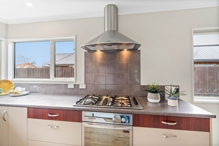 Photo of property in 43 Memorial Avenue, Ilam, Christchurch, 8053