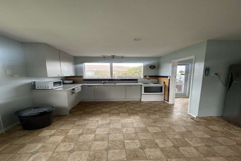 Photo of property in 2/23 Branksome Place, Parklands, Christchurch, 8083