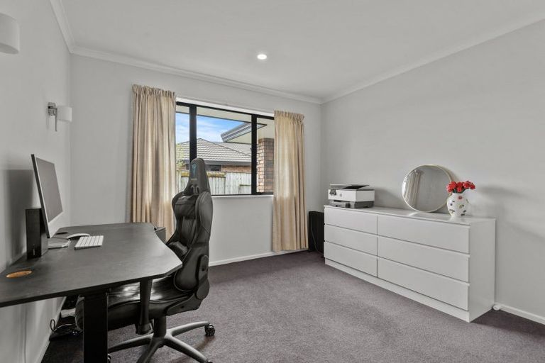 Photo of property in 10 Cleveland Heights, Kelvin Grove, Palmerston North, 4414