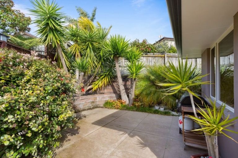Photo of property in 35 Admirals Court Drive, Greenhithe, Auckland, 0632