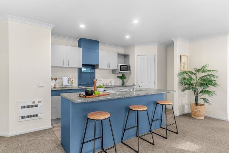 Photo of property in 11 Miami Place, One Tree Point, 0118