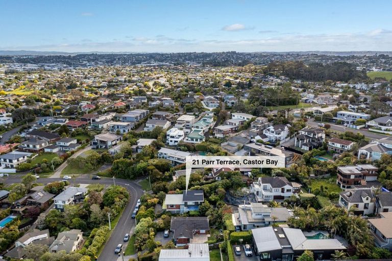 Photo of property in 21 Parr Terrace, Castor Bay, Auckland, 0620