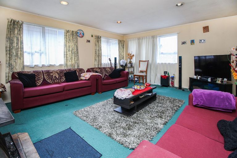 Photo of property in 5 Albemarle Place, Massey, Auckland, 0614