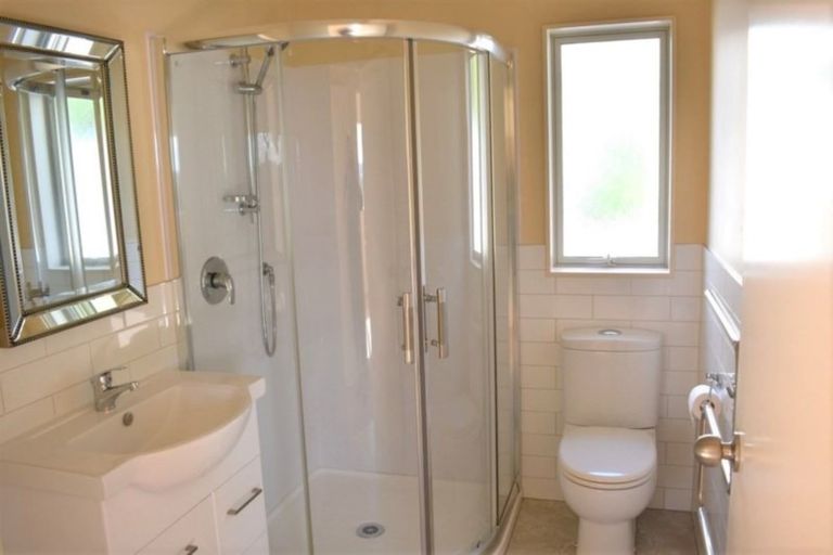 Photo of property in 4a Viridian Lane, Greenhithe, Auckland, 0632