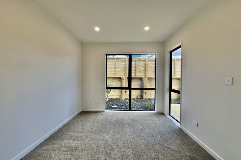 Photo of property in 24 Neretva Avenue, Massey, Auckland, 0614