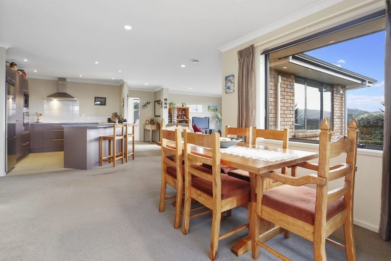 Photo of property in 2 Foothills Lane, Glen Eden, Auckland, 0602