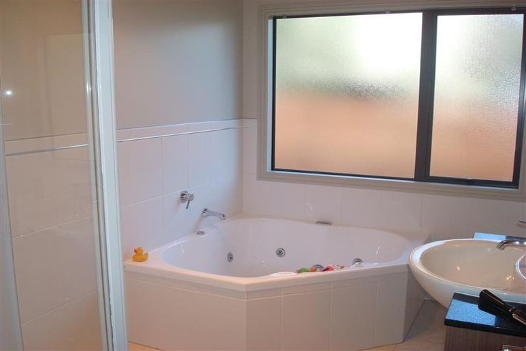 Photo of property in 6 Archer Rayner Place, Greenhithe, Auckland, 0632