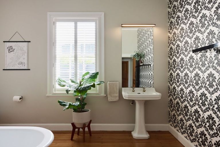 Photo of property in 10 Cobden Road, Bluff Hill, Napier, 4110