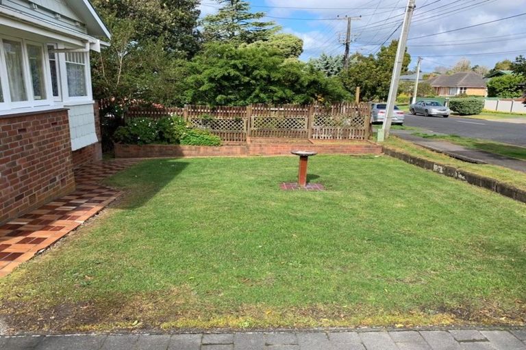 Photo of property in 33 Wattle Street, New Lynn, Auckland, 0600