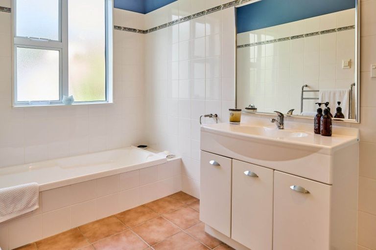 Photo of property in 14 The Crescent, Roseneath, Wellington, 6011