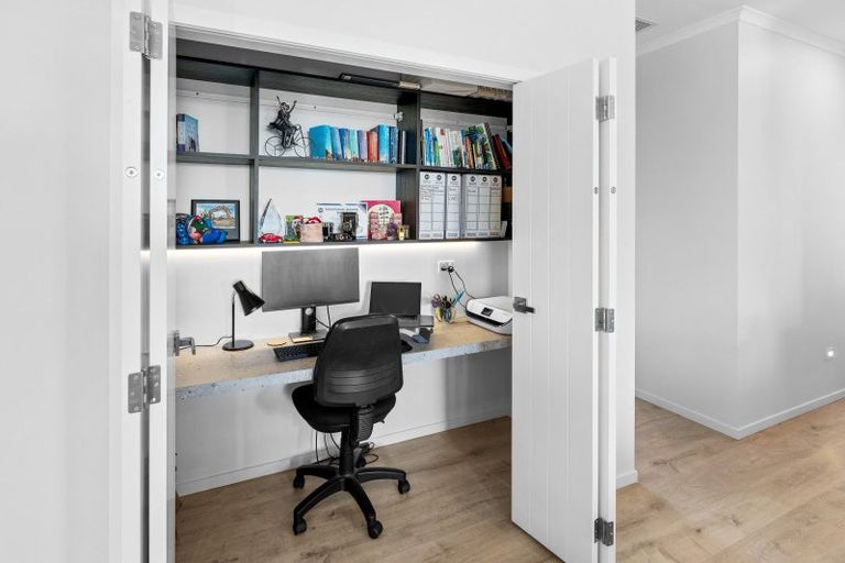 Photo of property in 32 Omahuru Road, Glenbrook, 2681