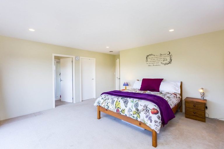 Photo of property in 98 Kirton Drive, Riverstone Terraces, Upper Hutt, 5018