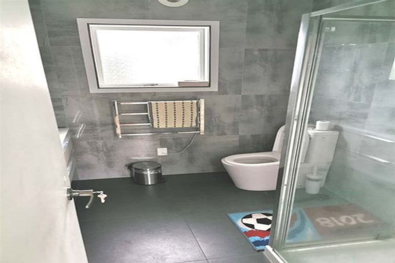 Photo of property in 685 Beach Road, Rothesay Bay, Auckland, 0630