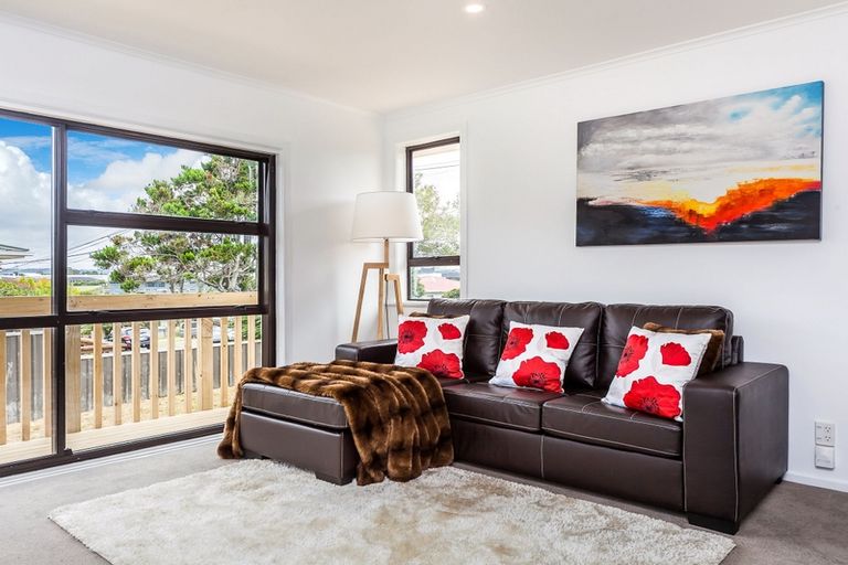 Photo of property in 22 Sylvan Crescent, Te Atatu South, Auckland, 0610