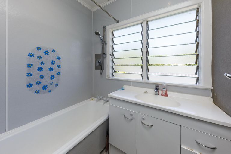 Photo of property in 8 Miles Place, Awapuni, Palmerston North, 4412