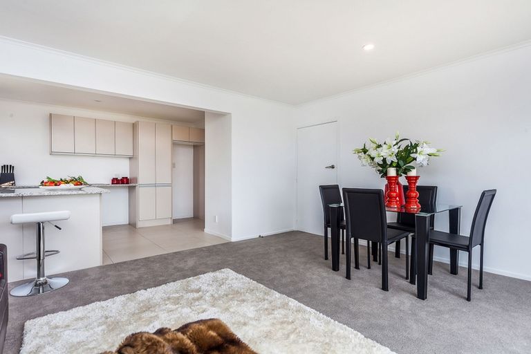 Photo of property in 22 Sylvan Crescent, Te Atatu South, Auckland, 0610