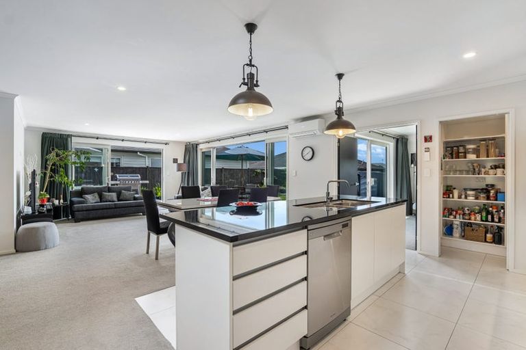 Photo of property in 11 Fred White Drive, Kumeu, 0810