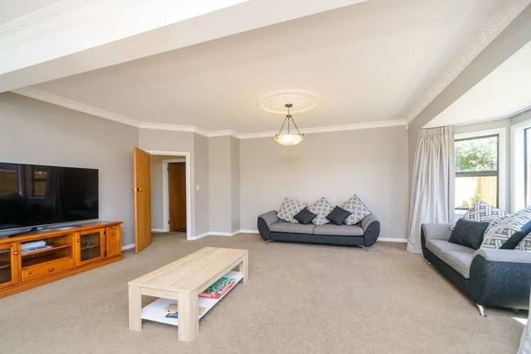 Photo of property in 12 Innes Place, Roslyn, Palmerston North, 4414