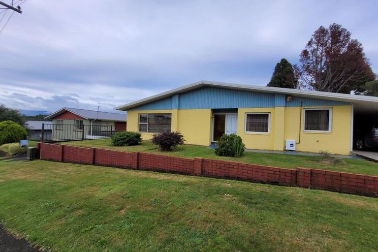 Photo of property in 102 Awanui Street, Merrilands, New Plymouth, 4312