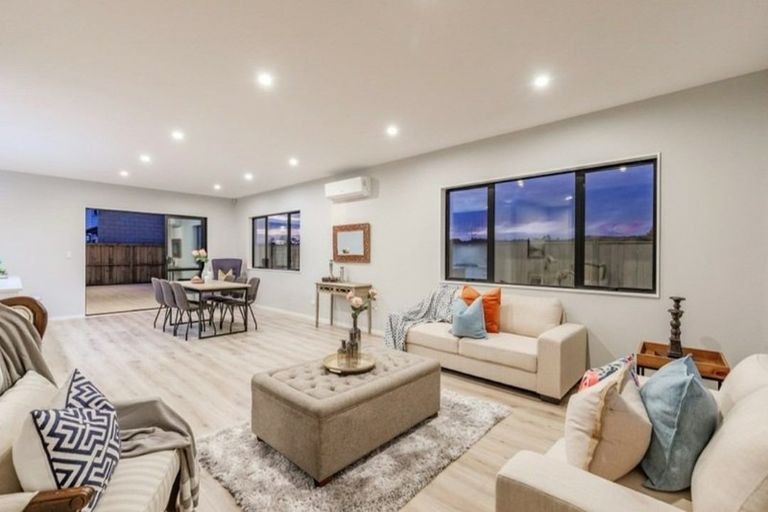 Photo of property in 15 Ropere Street, Kumeu, 0810